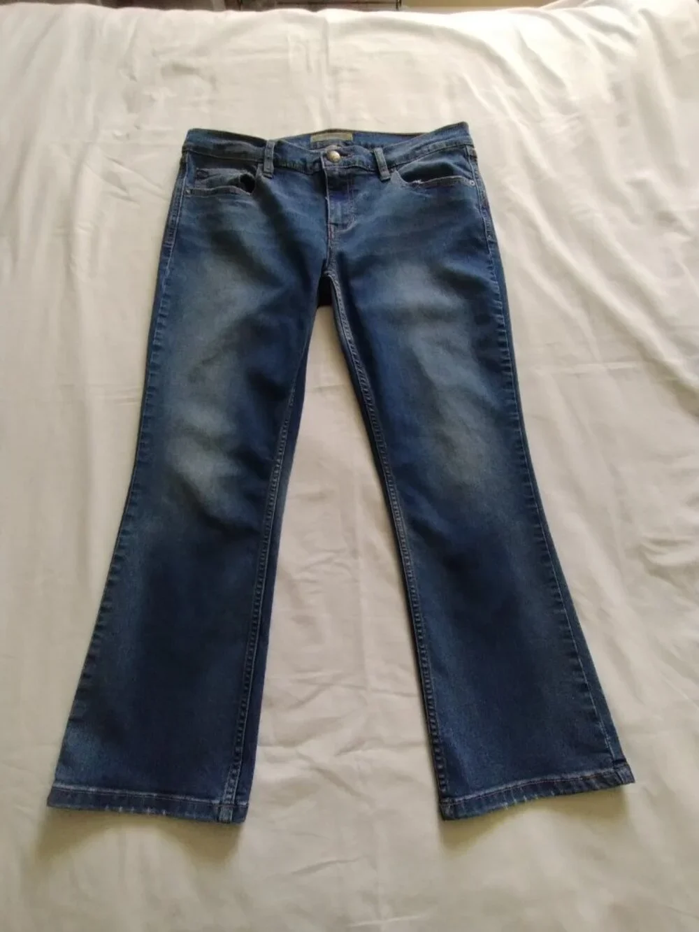FREE PEOPLE Medium-Light Wash Lightly DISTRESSED Crop Jeans Sz W28 (24.5 Inseam)